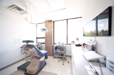 Procedure room photo of the Johnston RI oral surgery practice of {PRACTICE_NAME}